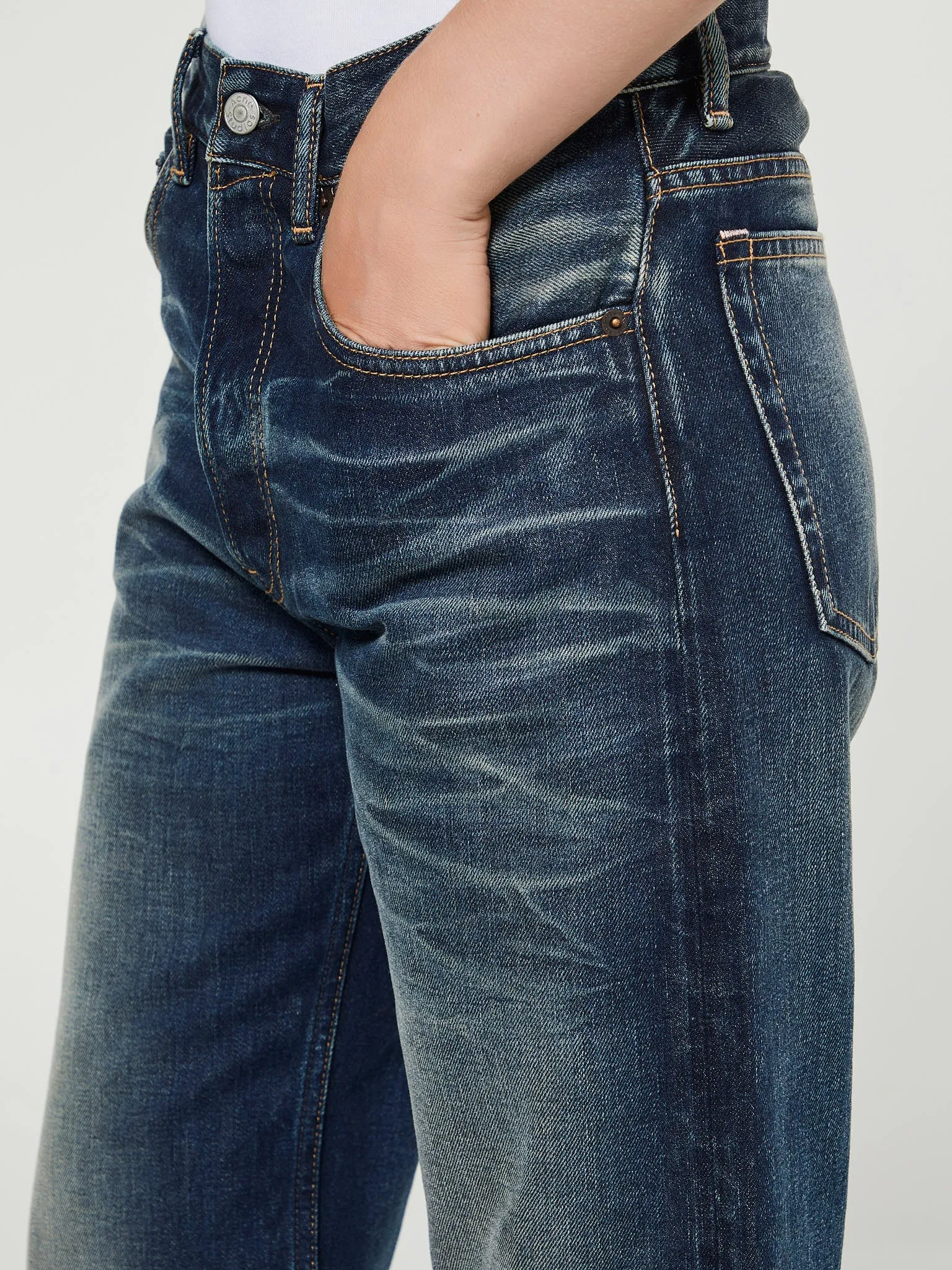 2021F Loose Fit Jeans in Broadway
