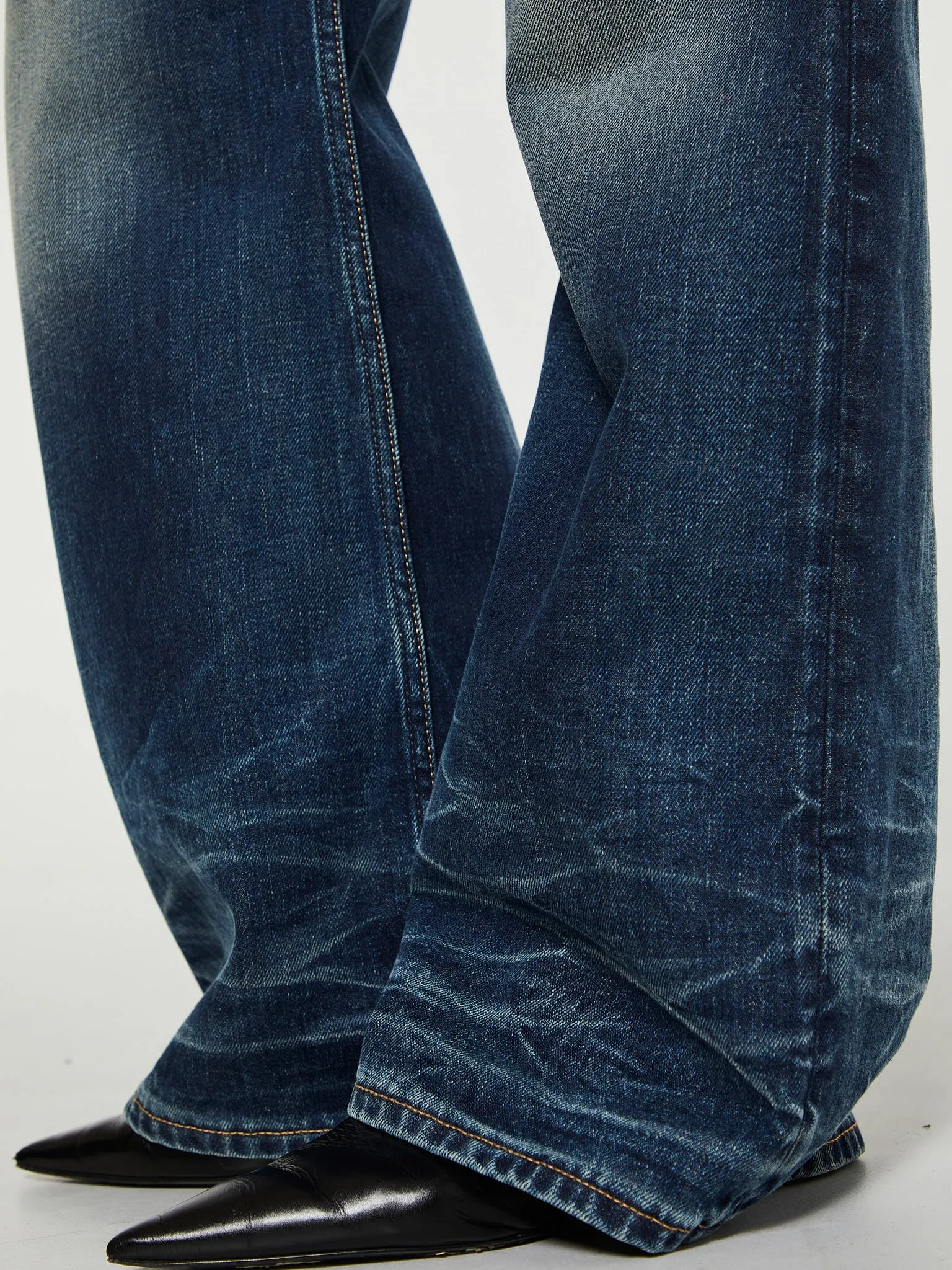 2021F Loose Fit Jeans in Broadway