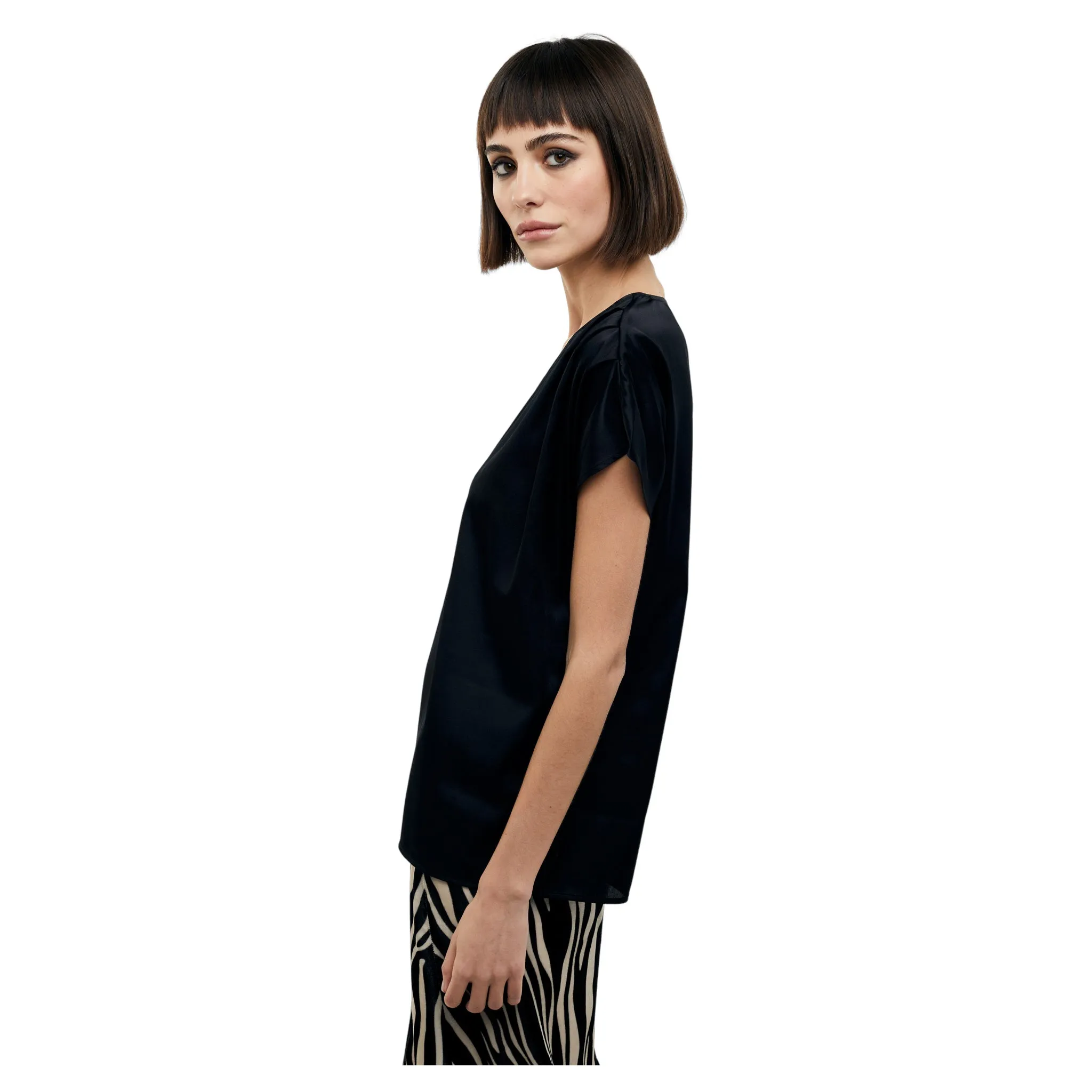 Almond - Black