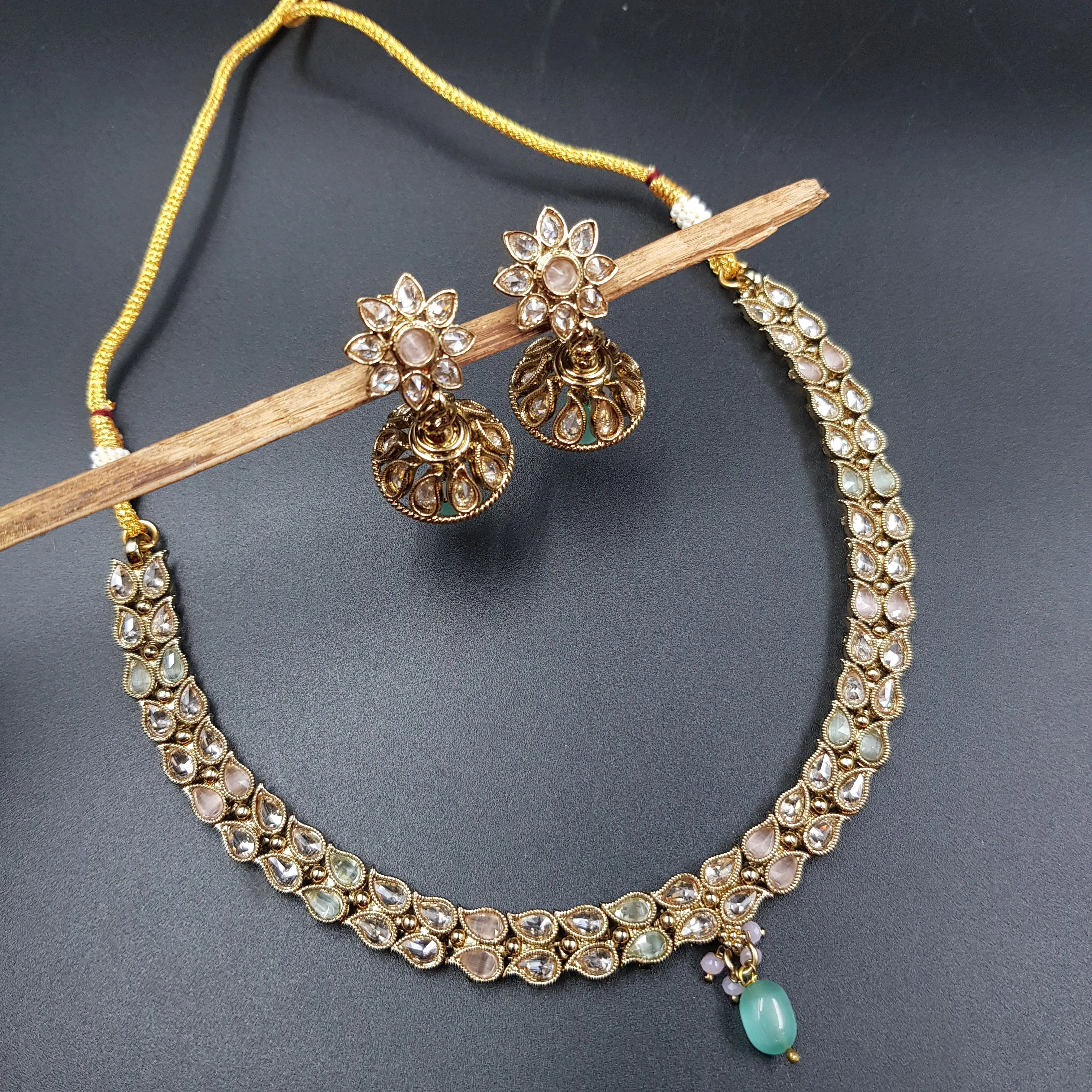 Round Neck Antique Necklace Set 3666-28