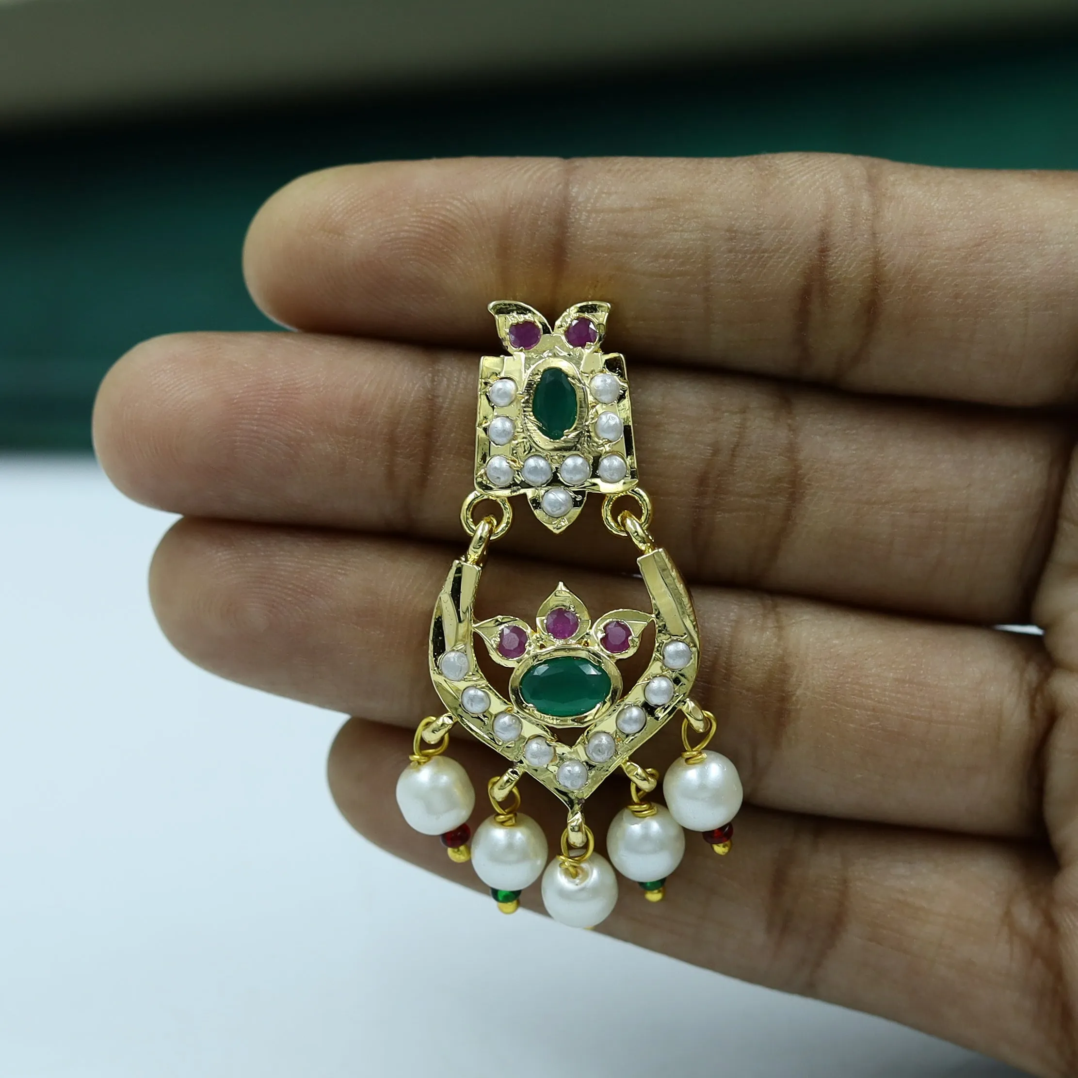 Round Neck Jadau Necklace Set 11543-65