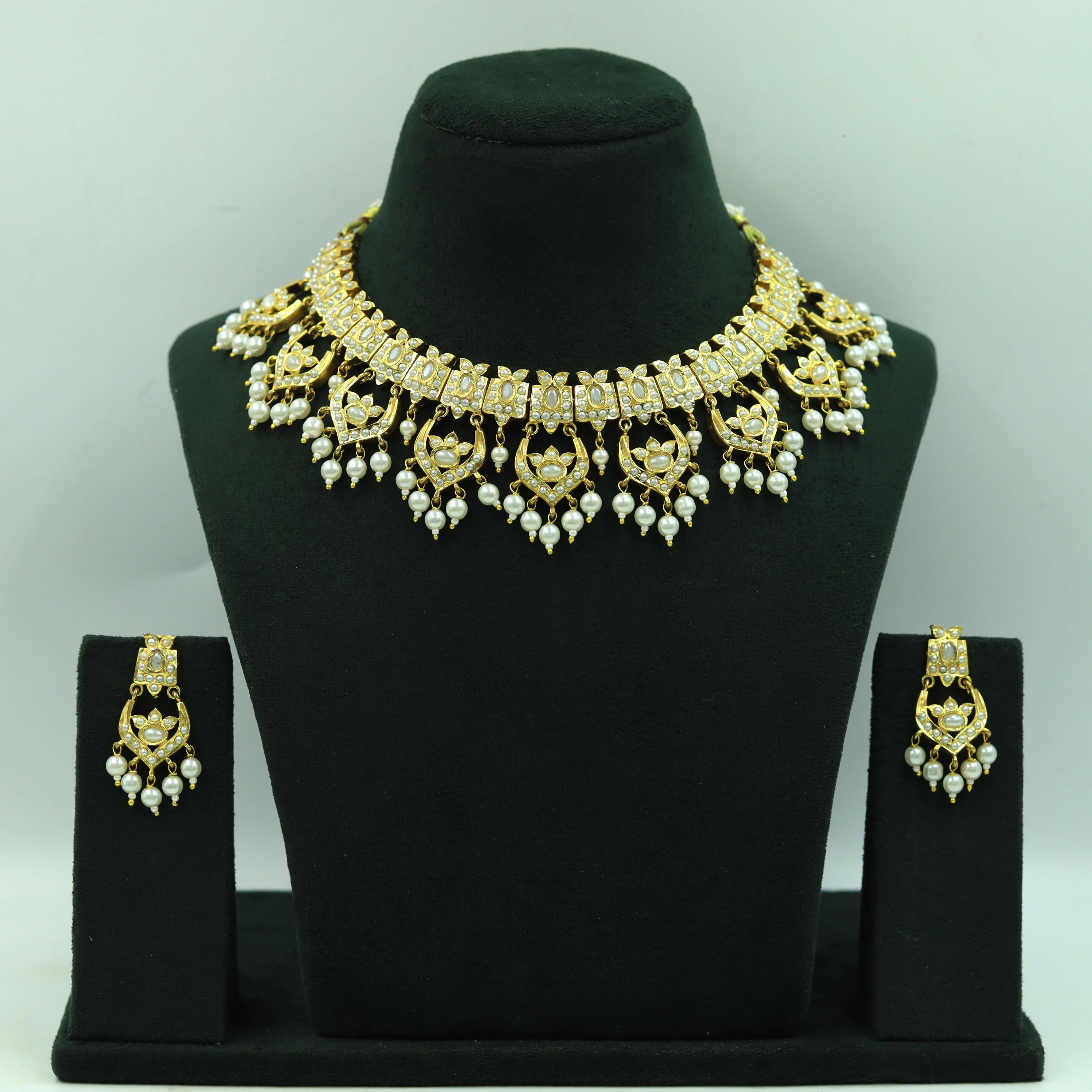 Round Neck Jadau Necklace Set 11543-65