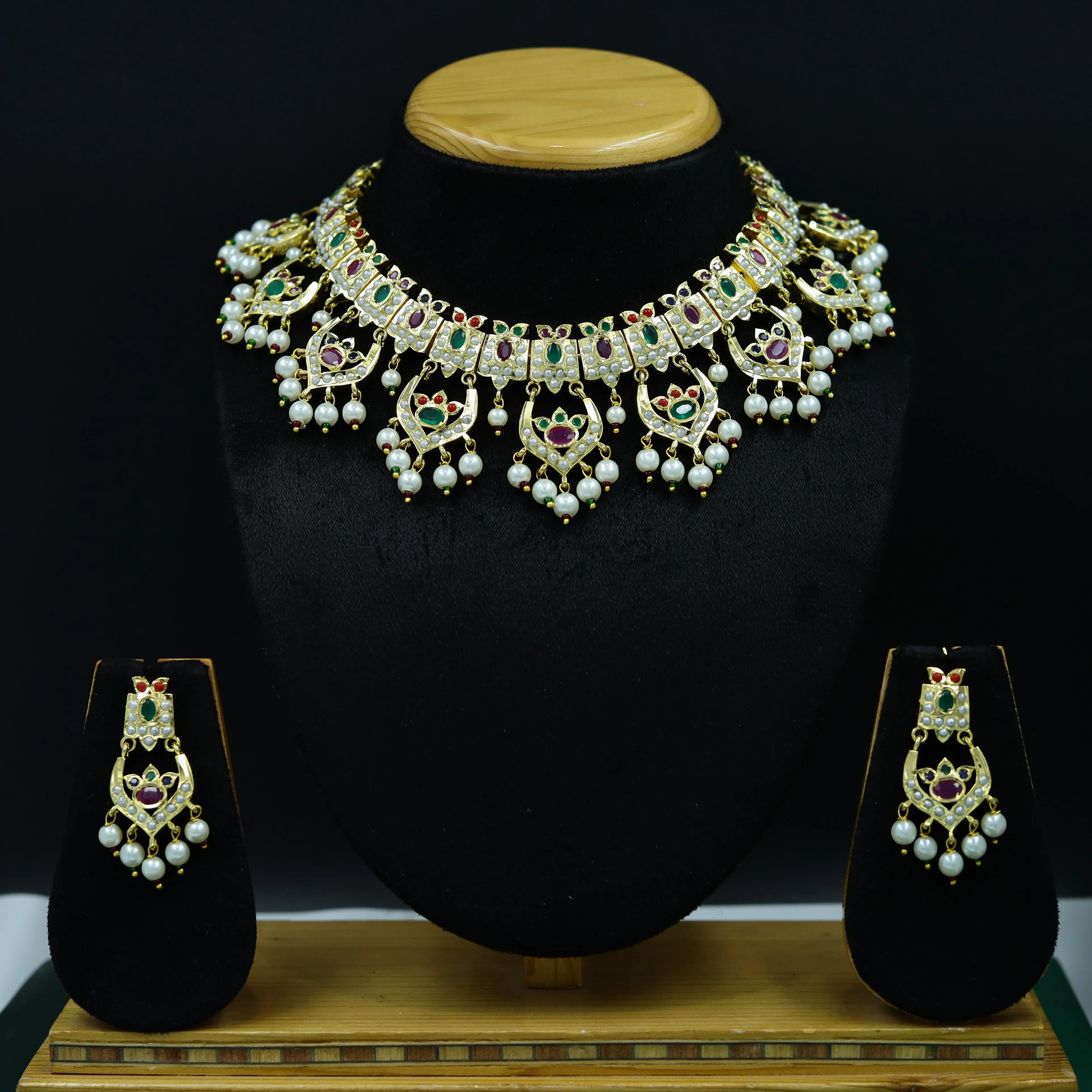 Round Neck Jadau Necklace Set 11543-65