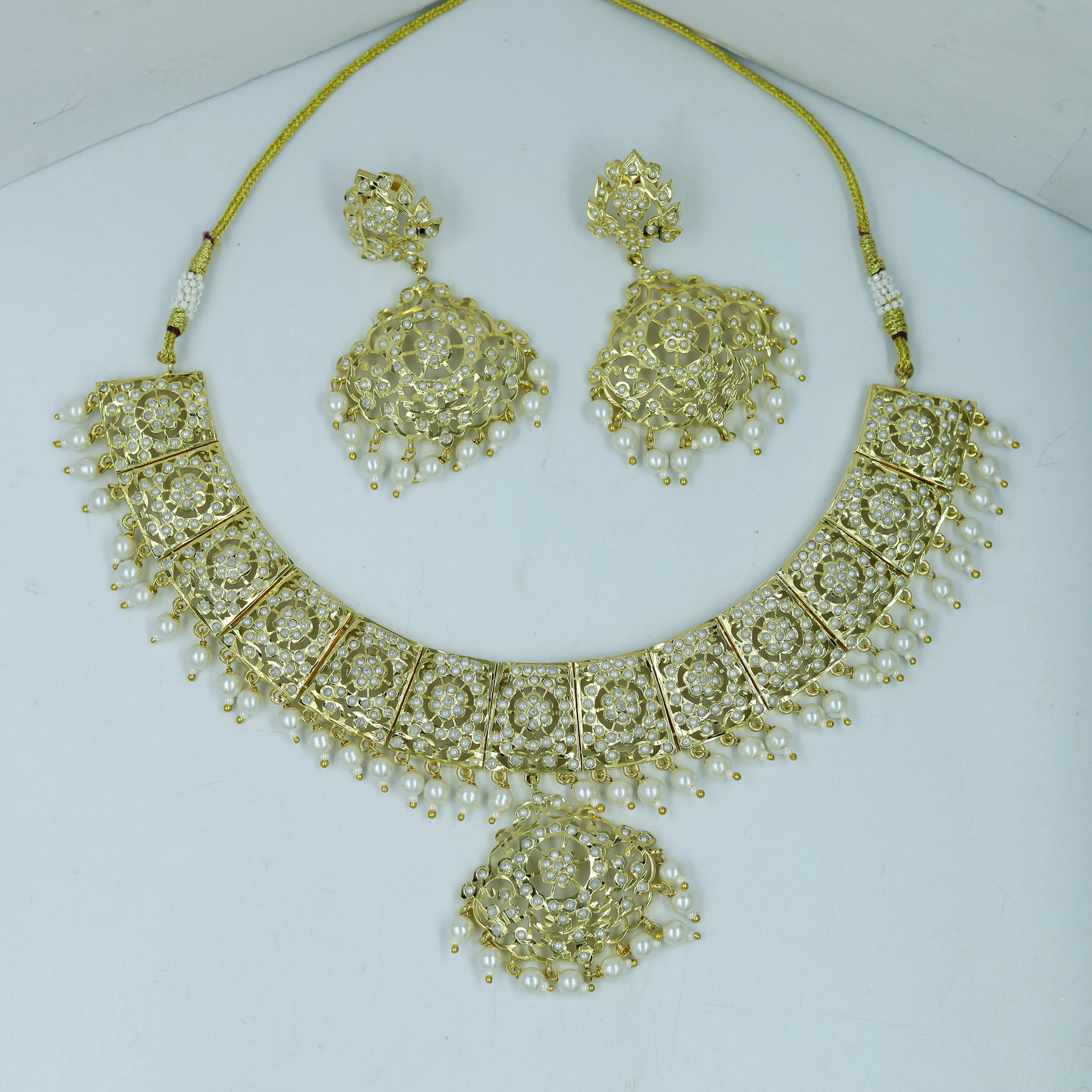 Round Neck Jadau Necklace Set 11544-65