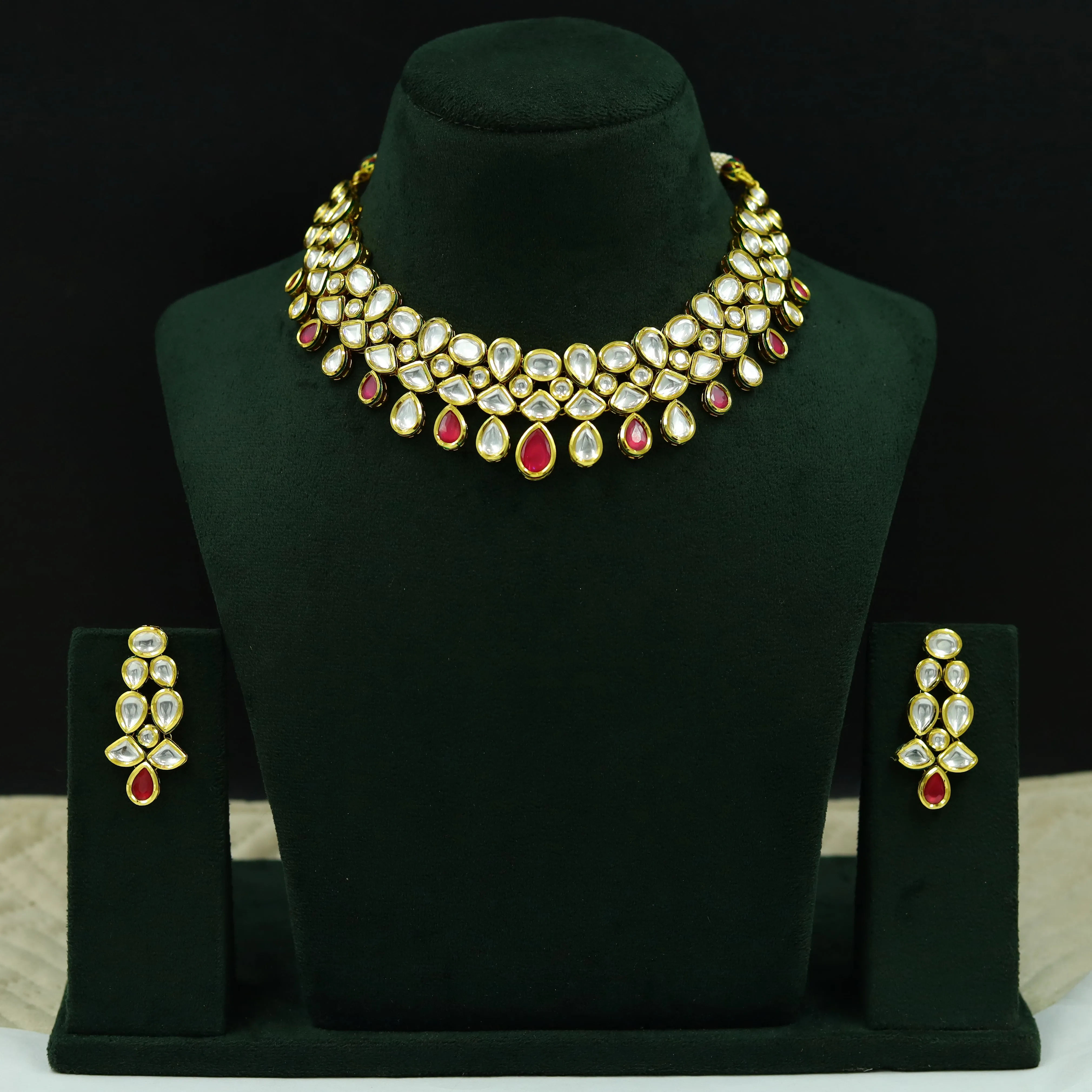 Round Neck Kundan Necklace Set 12183-28