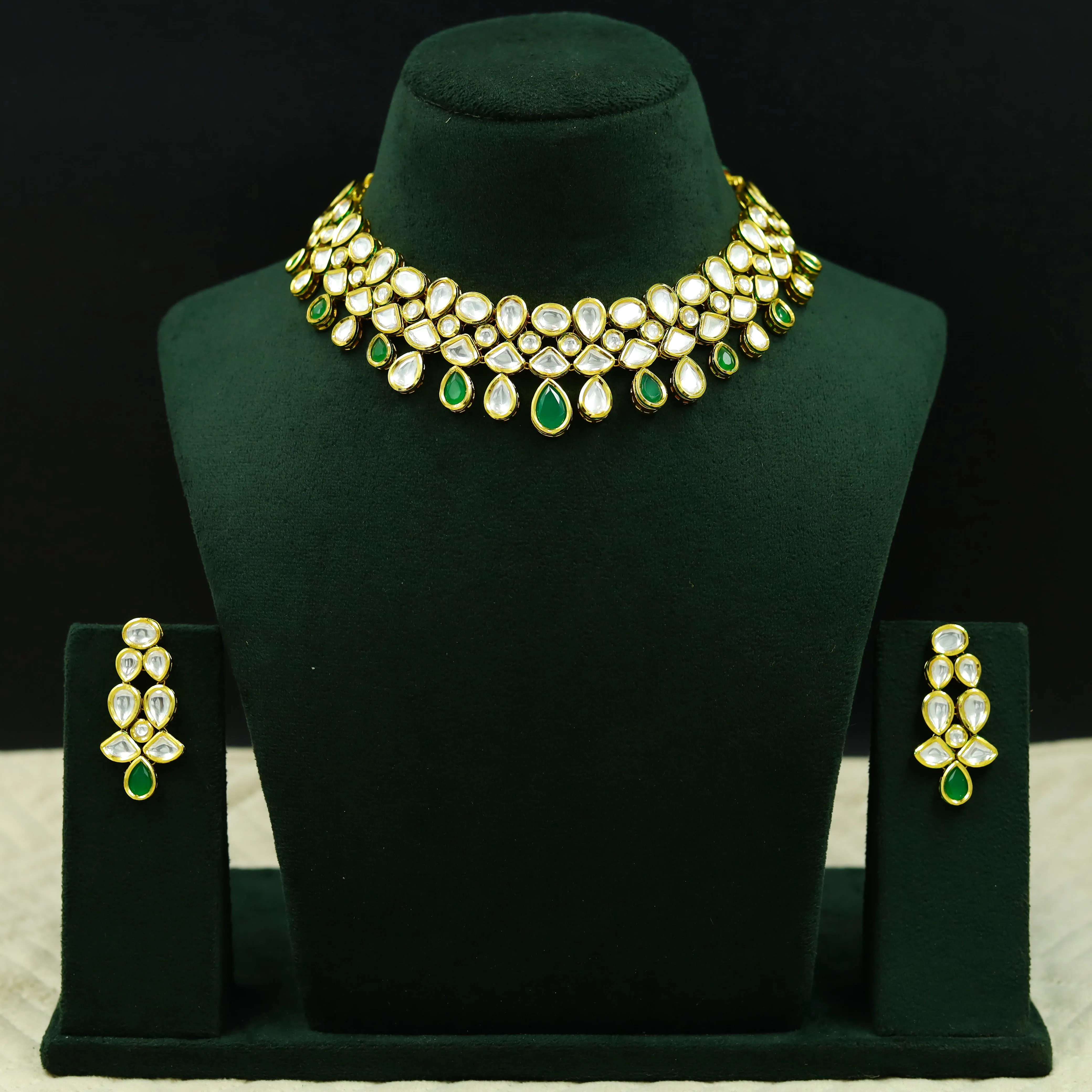 Round Neck Kundan Necklace Set 12183-28