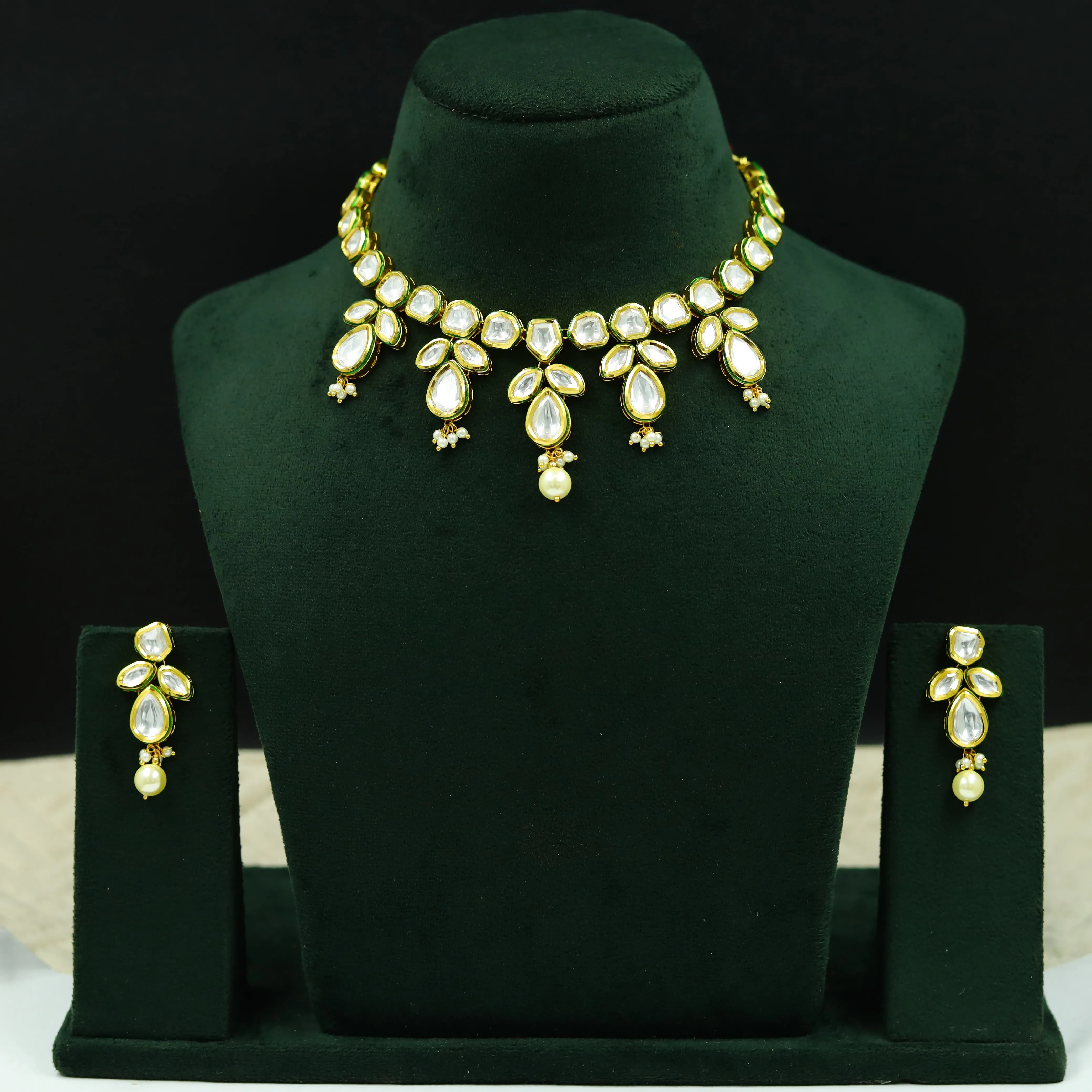 Round Neck Kundan Necklace Set 12191-28