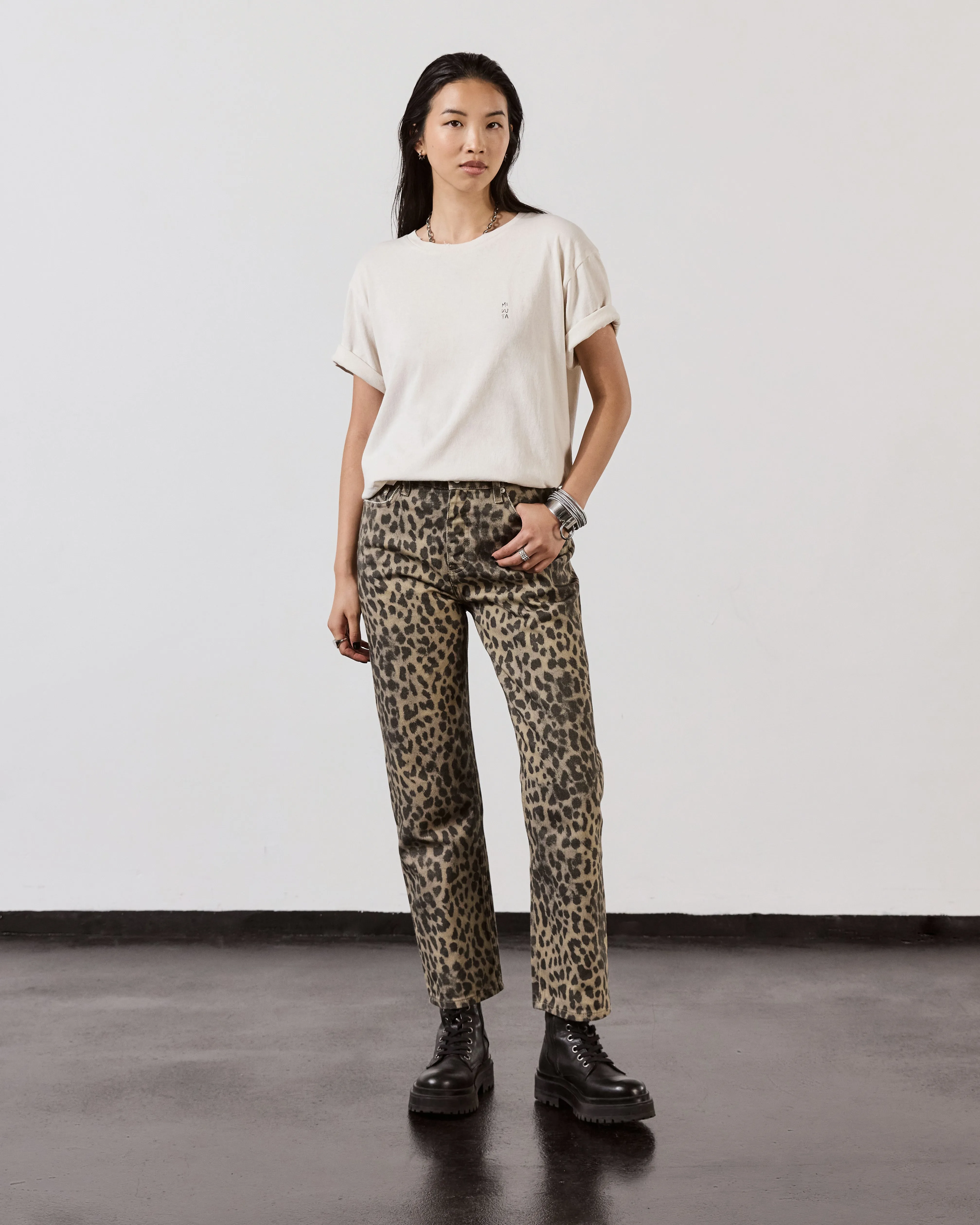 Stylish Womens Leo Cropped Straight-Leg Jeans