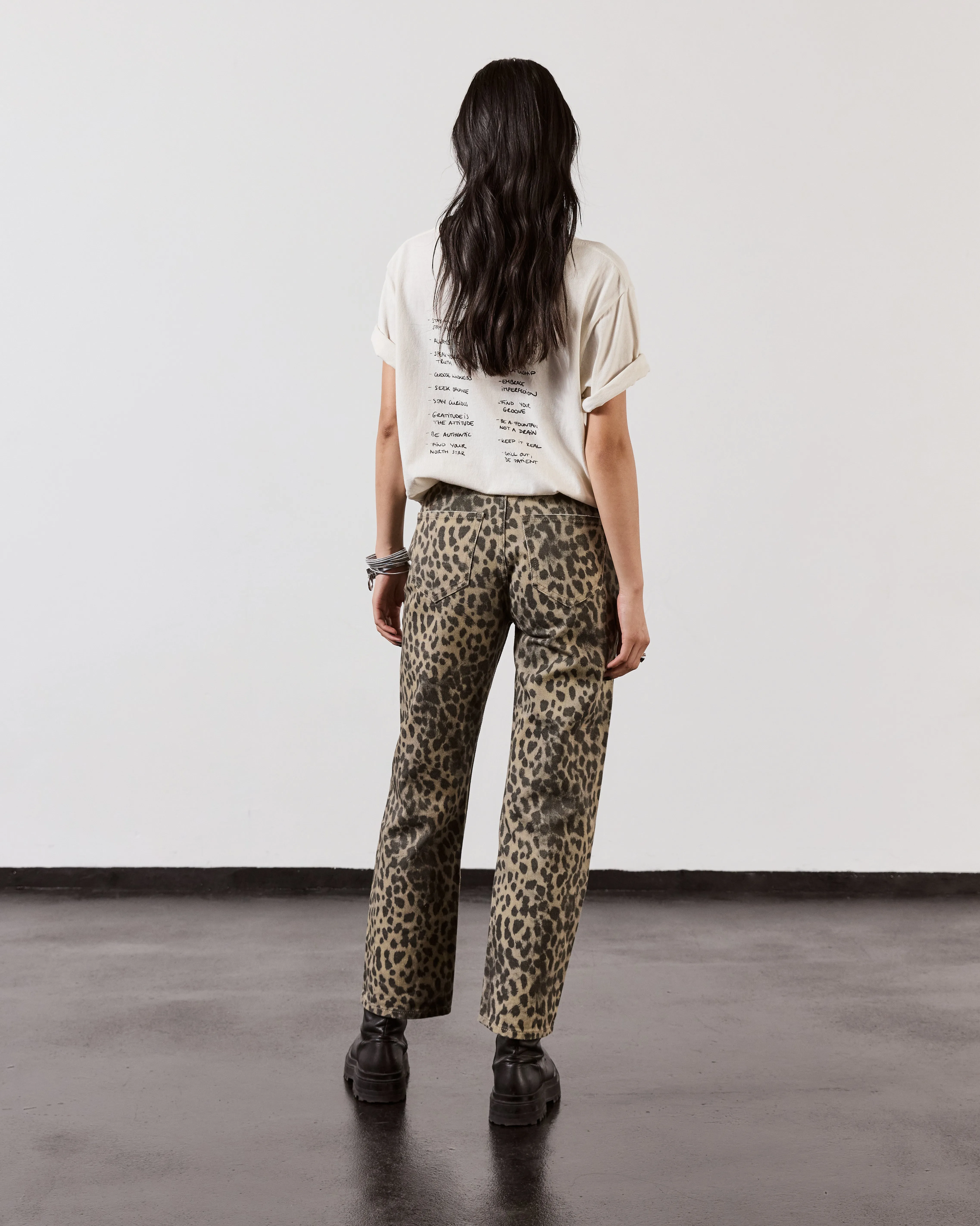Stylish Womens Leo Cropped Straight-Leg Jeans